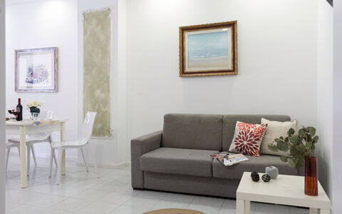 La Rondine Apartment: Meubilair, Interieur Ontwerp, Bankstel, Muur, Flooring, Verdieping, Woonkamer, Kamer, Tafel, Verlichting