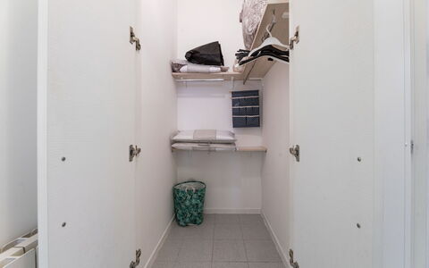 La Rondine Apartment: Flooring, Verdieping, Interieur Ontwerp, Kamer, Plafond, Appartement, Loodgieterswerkinrichting, Cabinetry