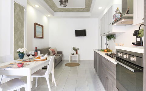 La Rondine Apartment: Meubilair, Interieur Ontwerp, Flooring, Keuken, Hout, Major Appliance, Toestel Van De Keuken, Huis, Plafond, Countertop