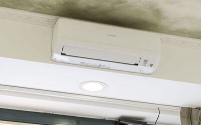 La Rondine Apartment: Huishoudapparatuur, Elektronisch Apparaat, Woonkamer, Small Appliance, Kamerplant, Lamp