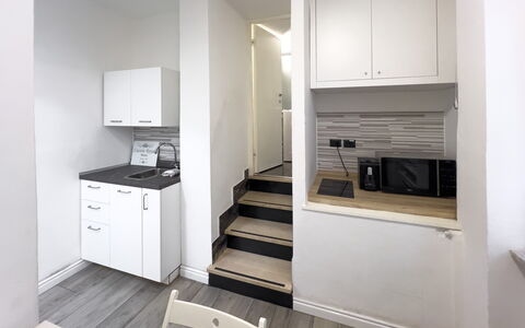 Casa Nina Seconda - Sanremo: Hout, Flooring, Interieur Ontwerp, Verdieping, Appartement, Kamer, Plafond, Houten Vloer, Keuken, Major Appliance