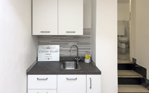 Casa Nina Seconda - Sanremo: Keuken, Countertop, Interieur Ontwerp, Wastafel, Flooring, Loodgieterswerkinrichting, Toestel Van De Keuken, Gootsteen, Cabinetry, Verdieping