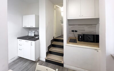 Casa Nina Seconda - Sanremo: Hout, Flooring, Interieur Ontwerp, Verdieping, Appartement, Kamer, Plafond, Houten Vloer, Keuken, Major Appliance