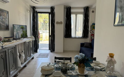 Il Volo Del Nibbio: Meubilair, Flooring, Interieur Ontwerp, Verdieping, Kamer, Verlichting, Tafel, Stoel, Appartement, Woonkamer
