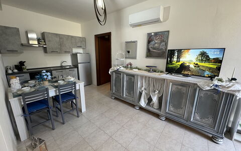 Il Volo Del Nibbio: Meubilair, Flooring, Verdieping, Interieur Ontwerp, Appartement, Stoel, Kamer, Woonkamer, Bankstel