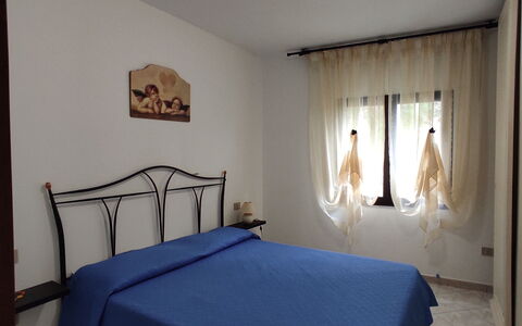 Belvedere Apartment Ac, Budoni: Meubilair, Interieur Ontwerp, Verdieping, Flooring, Bed, Slaapkamer, Laken, Linens, Bedding, Kamer