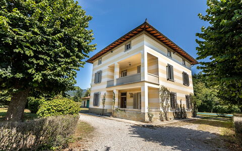 Villa Amelia: Huis, Huis, Woongebied, Struik, Deur, Landgoed, Verblijf, Boerderij, Tuin, Landscaping