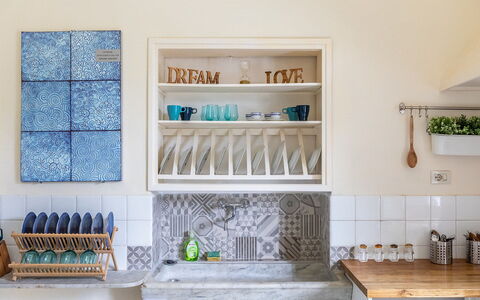 Villa Amelia: Keuken, Interieur Ontwerp, Stellingen, Countertop, Plank, Verf, Beits, Natuurlijk Materiaal, Ceramic, Tegel