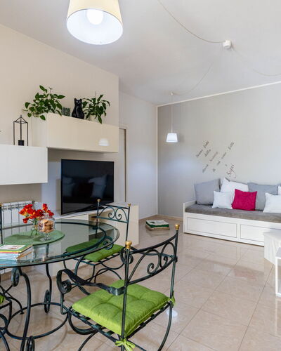Calella: Meubilair, Hout, Interieur Ontwerp, Cabinetry, Keuken, Flooring, Countertop, Kast, Kamer, Beits