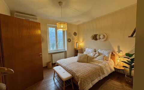 Cottage Wisteria: Meubilair, Bed, Interieur Ontwerp, Slaapkamer, Bedding, Verdieping, Flooring, Muur, Laken, Hout