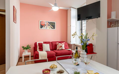 Movie Suite Jesi: Meubilair, Interieur Ontwerp, Kamer, Flooring, Verdieping, Verlichting, Huis, Tafel, Appartement, Plafond