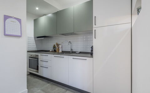 Central Cozy Nest With Parking, Bogliasco: Toestel Van De Keuken, Keuken, Countertop, Major Appliance, Flooring, Interieur Ontwerp, Cabinetry, Verdieping, Plafond, Meubilair