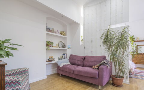 Central Cozy Nest With Parking, Bogliasco: Meubilair, Interieur Ontwerp, Muur, Flooring, Verdieping, Hout, Bankstel, Huis, Woonkamer, Kamer