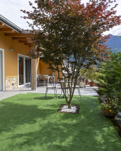 Villa D: Tuin, Bergketen, Gazon, Landscaping, Werf, Schaduw, Vallei, Eco Hotel, Binnenplaats, Ridge