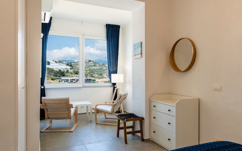 Sanremo 717: Meubilair, Interieur Ontwerp, Kamer, Verdieping, Stoel, Appartement, Plafond, Slaapkamer, Linens, Lamp