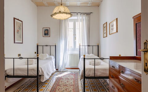 Operapartment: Interieur Ontwerp, Flooring, Slaapkamer, Muur, Bed, Meubilair, Verdieping, Hout, Laken, Bedding