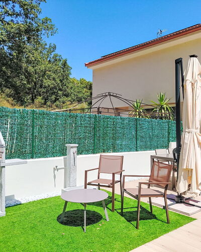 Suite Garden 31: Tuin, Schaduw, Hek, Landscaping, Kunstgras, Backyard, Home Schermen, Gazon, Werf, Balkon