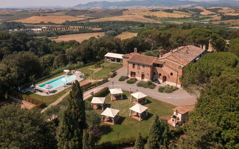 Tenuta i Mandorli, Pool, Wifi, Peccioli: Landgoed, Herenhuis, Villa, Hacienda, Zwembad, Toevlucht, Boerderij, Voedsel, Hotel, Binnenplaats