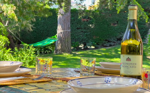 Casa Delle Chicche - Imperia: Tableware, Serveware, Meubilair, Tafel, Drinkware, Voedsel, Dishware, Glaswerk, Bord, Wijnglas