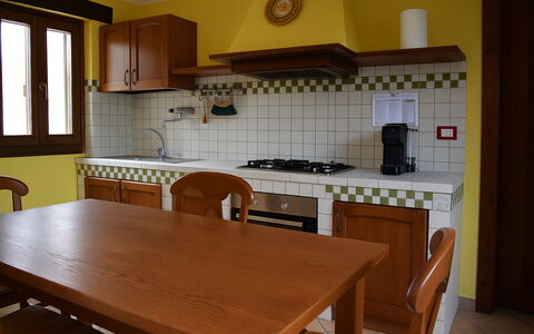 Casa Carletto, Abruzzo: Hout, Flooring, Keuken, Meubilair, Toestel Van De Keuken, Interieur Ontwerp, Verdieping, Countertop, Fornuis, Major Appliance