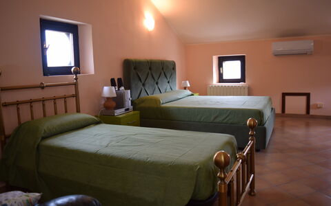 Casa Carletto, Abruzzo: Meubilair, Interieur Ontwerp, Flooring, Verdieping, Slaapkamer, Bed, Hout, Kamer, Bedding, Laken