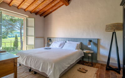 Relais Badia a Passignano - Appartamento Trebbiano: Meubilair, Huis, Slaapkamer, Bed, Bedding, Bed Frame, Hardwood, Beits, Laken, Linens