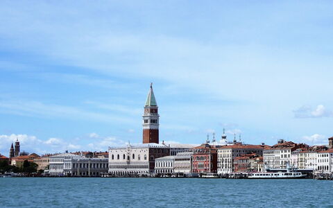 Venice Photobirding, Nature And Culture: Lucht, Blauw, Dag, Gebouw, Stad, Toren, Stedelijk Gebied, Spire, Toren, Waterweg