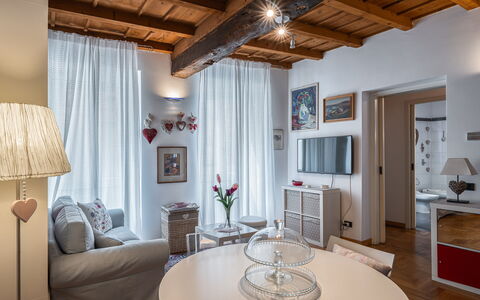 Dafne Suite: Meubilair, Interieur Ontwerp, Muur, Kamer, Flooring, Bankstel, Plafond, Verdieping, Woonkamer, Huis