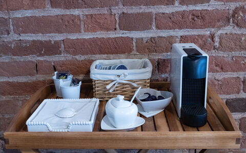 Dafne Suite: Tableware, Serveware, Meubilair, Kop, Drinkware, Mand, Bloempot, Voedsel, Theekopje