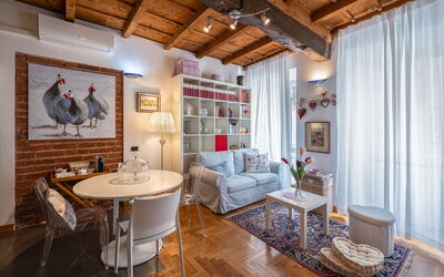 Dafne Suite: Meubilair, Interieur Ontwerp, Muur, Flooring, Verdieping, Tafel, Plafond, Kamer, Bankstel, Woonkamer