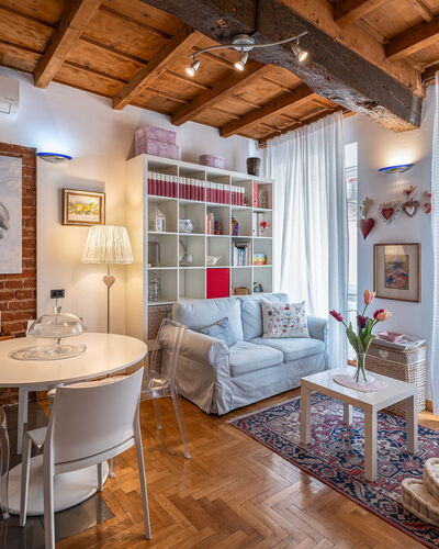 Dafne Suite: Meubilair, Interieur Ontwerp, Muur, Flooring, Verdieping, Tafel, Plafond, Kamer, Bankstel, Woonkamer