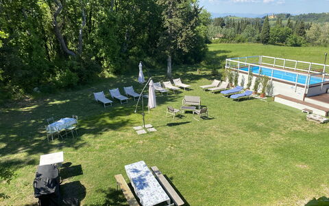 Villa Albertina: Buitenmeubels, Gazon, Tuin, Zwembad, Park, Stoel, Buitentafel, Paraplu, Ligstoel