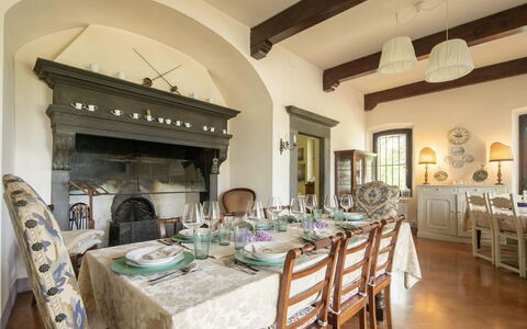 Villa Albertina: Meubilair, Interieur Ontwerp, Stoel, Tafel, Muur, Eetkamer, Hout, Keuken En Eettafel, Plafond, Flooring