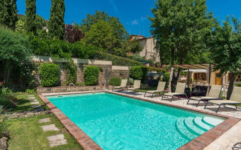 Antica Villa Della Lana: Zwembad, Toevlucht, Tuin, Samengesteld Materiaal, Eco Hotel, Buitenmeubels, Schaduw, Flagstone, Backyard, Waterpartij