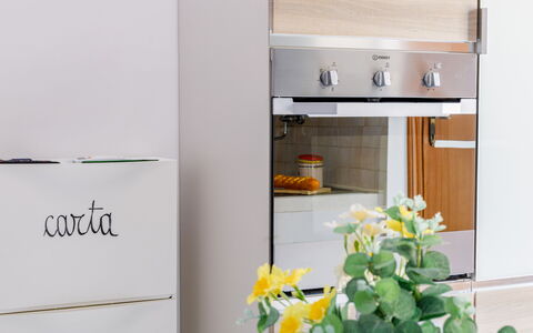 Suite Acquamare: Toestel Van De Keuken, Keuken, Major Appliance, Huishoudapparatuur, Tableware, Countertop, Cabinetry, Meubilair, Lade, Kast