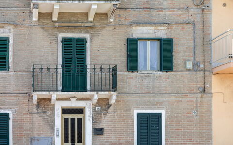 Suite Acquamare: Muur, Deur, Samengesteld Materiaal, Raambekleding, Home Deur, Balkon, Steen, Venster Behandeling, Daylighting
