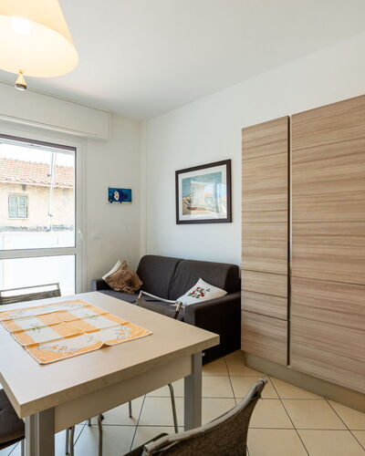 Happiness: Tuin, Buitenmeubels, Toevlucht, Schaduw, Vrije Tijd, Gazon, Eco Hotel, Landscaping, Tent, Park