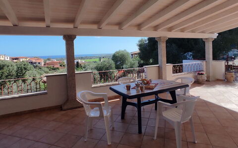 La Casetta Di Greise: Meubilair, Veranda, Stoel, Schaduw, Buitenmeubels, Kolom, Outdoor Structuur, Balkon, Keuken En Eettafel, Beits