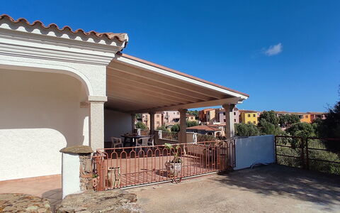 La Casetta Di Greise: Kolom, Schaduw, Outdoor Structuur, Hacienda, Balkon, Veranda, Binnenplaats, Pergola, Villa