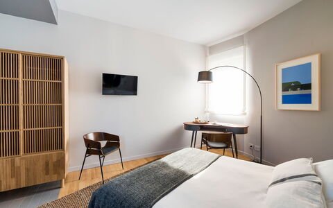 Il Monumento: Meubilair, Interieur Ontwerp, Bed, Slaapkamer, Bedding, Laken, Flooring, Verdieping, Hout, Linens