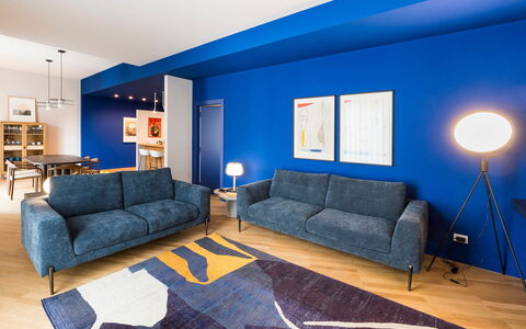 Il Monumento: Meubilair, Blauw, Interieur Ontwerp, Bankstel, Flooring, Verdieping, Woonkamer, Huis, Appartement