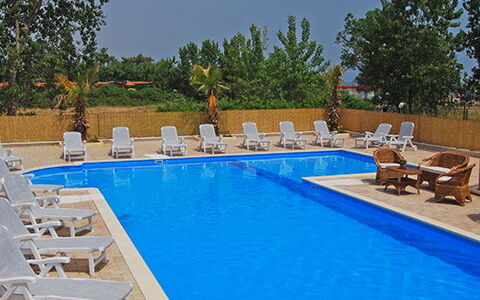Tortoreto Apartment Close To The Sea, Ac,wi -fi: Zwembad, Buitenmeubels, Toevlucht, Meubilair, Ligstoel, Samengesteld Materiaal, Vrije Tijd, Paraplu, Thermae, Schaduw