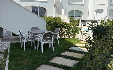 Perla Costa Conero: Schaduw, Hacienda, Werf, Landscaping, Buitenmeubels, Kunstgras, Backyard, Zwembad, Villa