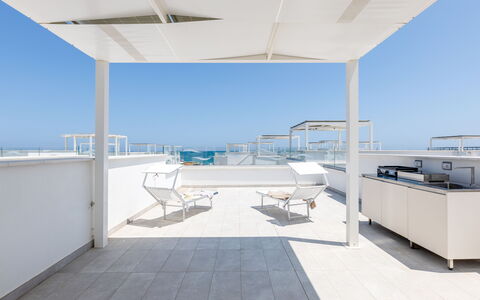 Brezza Costa Conero: Verdieping, Flooring, Meubilair, Appartement, Stoel, Balkon, Schaduw, Aluminium, Daylighting, Hotel