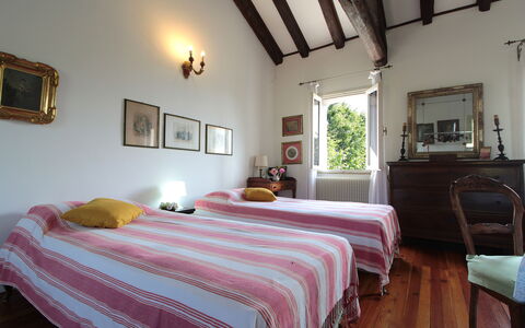 Casa Ballo delle Streghe, Garden, Montebelluna: Meubilair, Muur, Interieur Ontwerp, Slaapkamer, Bed, Plafond, Laken, Fotolijst, Bedding, Flooring