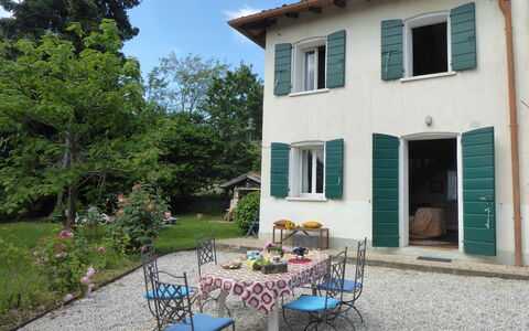 Casa Ballo delle Streghe, Garden, Montebelluna: Deur, Struik, Huis, Huis, Verblijf, Schaduw, Tuin, Werf, Landscaping, Backyard