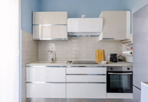 Altamarea Apartment: Toestel Van De Keuken, Keuken, Cabinetry, Countertop, Major Appliance, Flooring, Meubilair, Interieur Ontwerp, Hout, Huishoudapparatuur