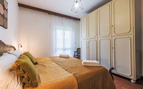 Celeste: Interieur Ontwerp, Bed, Meubilair, Slaapkamer, Muur, Flooring, Verdieping, Kamer, Laken, Hout