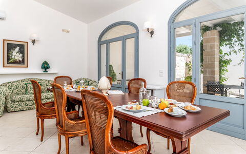 Masseria Lamagrotte By Raro Rooms: Meubilair, Interieur Ontwerp, Tafel, Eetkamer, Keuken En Eettafel, Flooring, Stoel, Plafond, Verdieping, Kamer