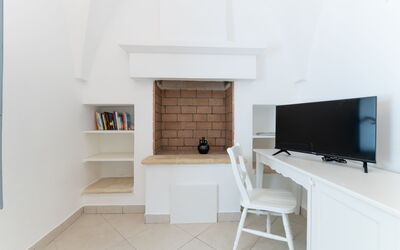 Suite Begonia by Raro Rooms - Masseria Lamagrotte: Interieur Ontwerp, Flooring, Meubilair, Verdieping, Plafond, Kamer, Appartement, Woonkamer, Stoel, Gieten